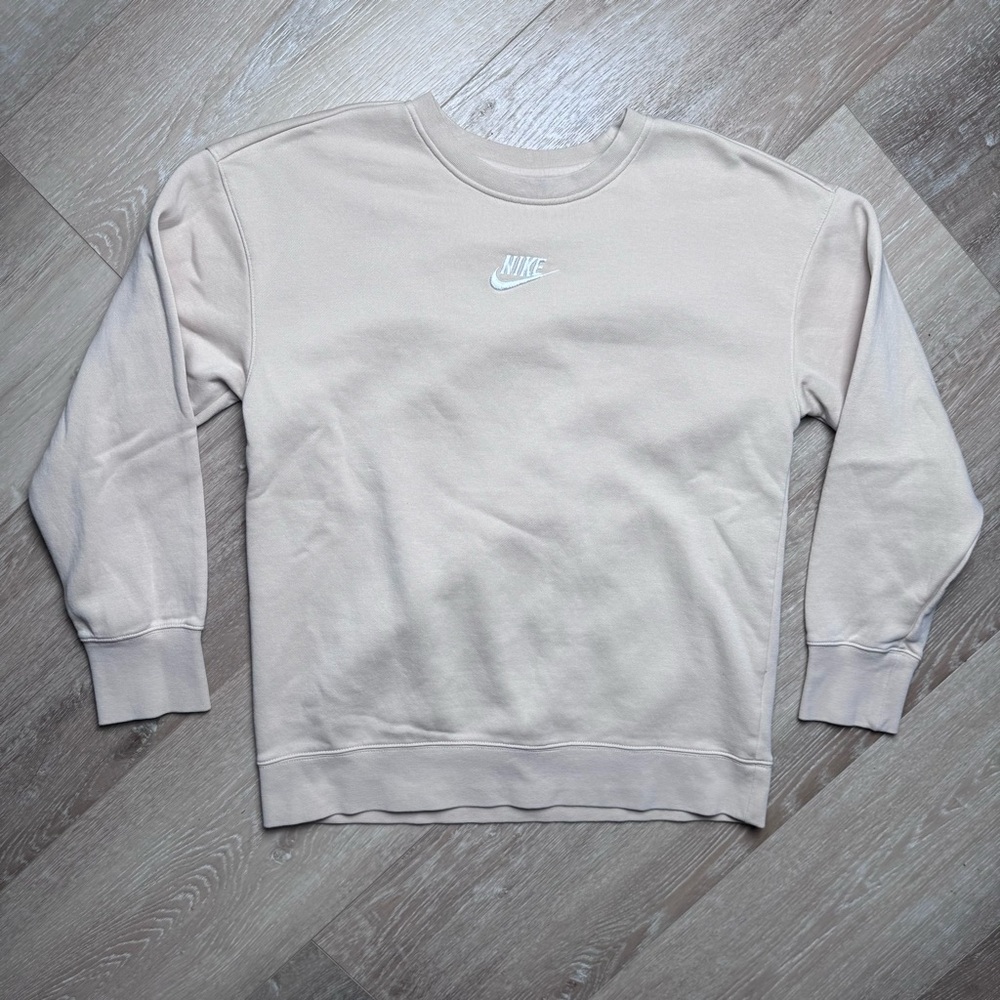 Nike Women’s Crewneck Sweatshirt Size XL Cream center swoosh